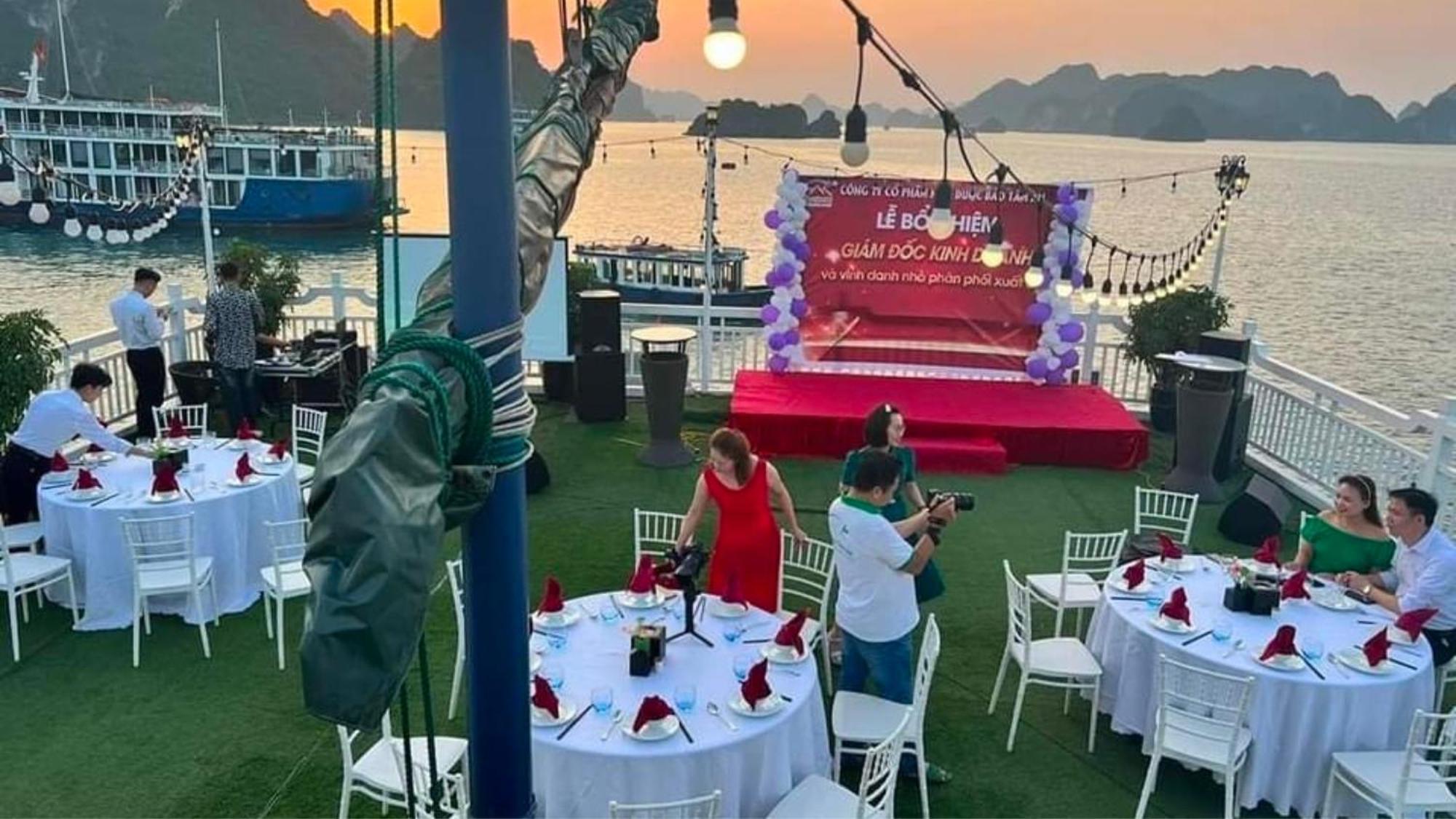 下龍 Lotus Elegance Cruise酒店 外观 照片